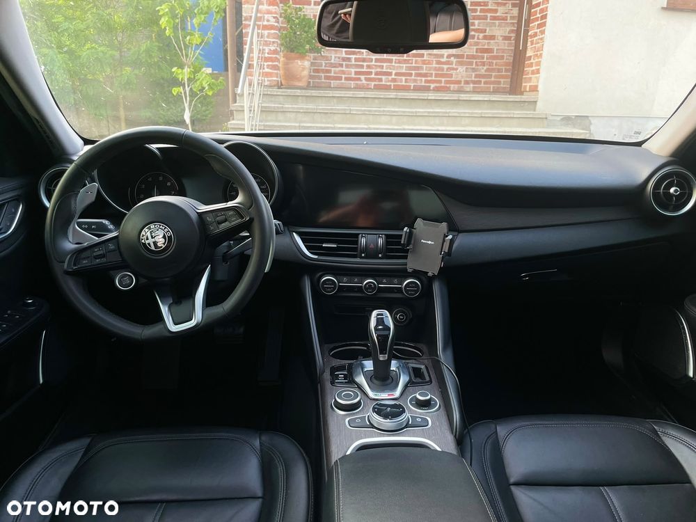 Alfa Romeo Giulia 2.0 Turbo 16V AT8-Q4 Ti - 2