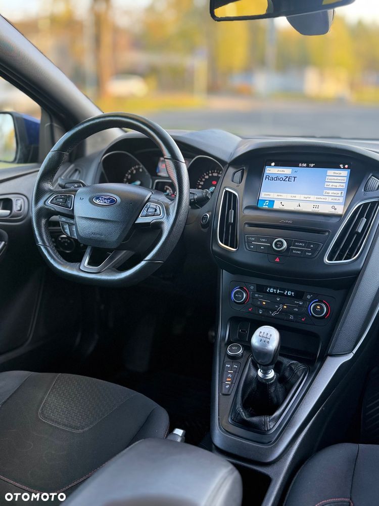 Ford Focus SW 1.5 EcoBoost S&S ST-LINE - 21