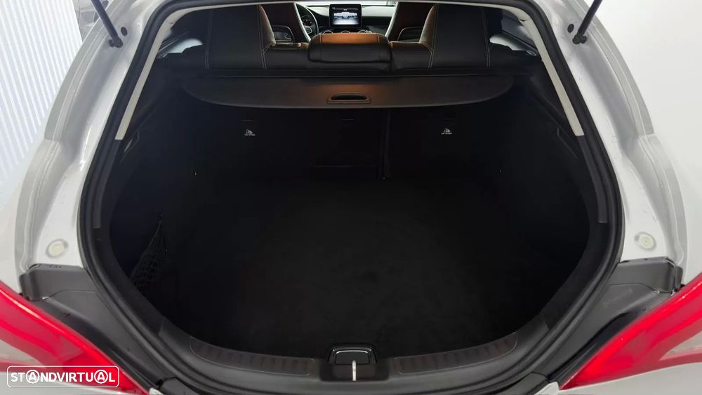 Mercedes-Benz CLA 180 d Shooting Brake Urban - 13