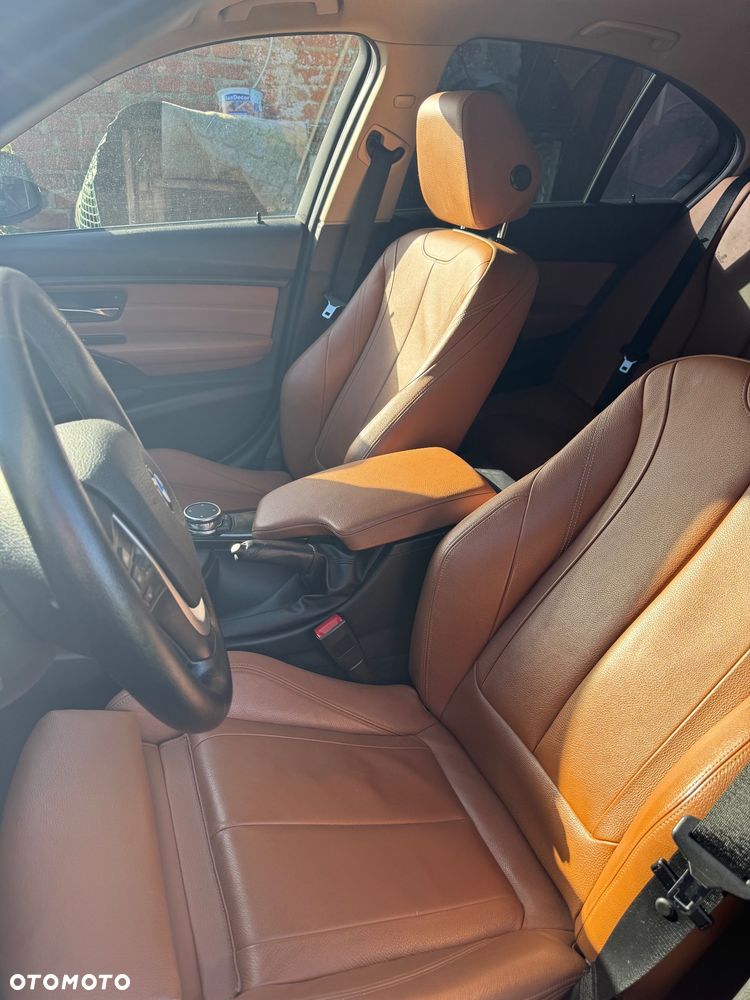 BMW Seria 3 325d Luxury Line - 11