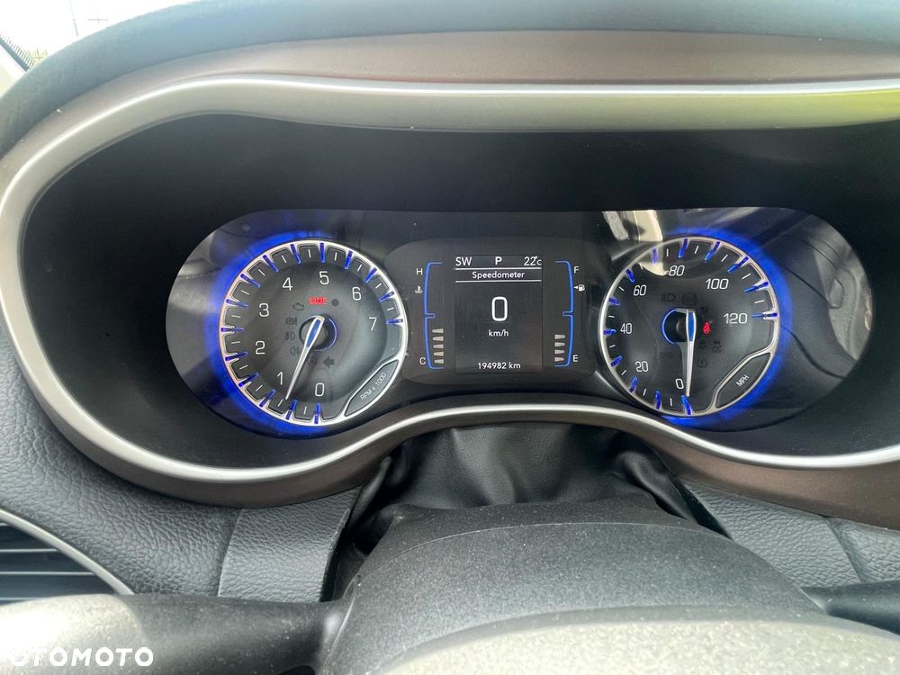 Chrysler Pacifica - 7