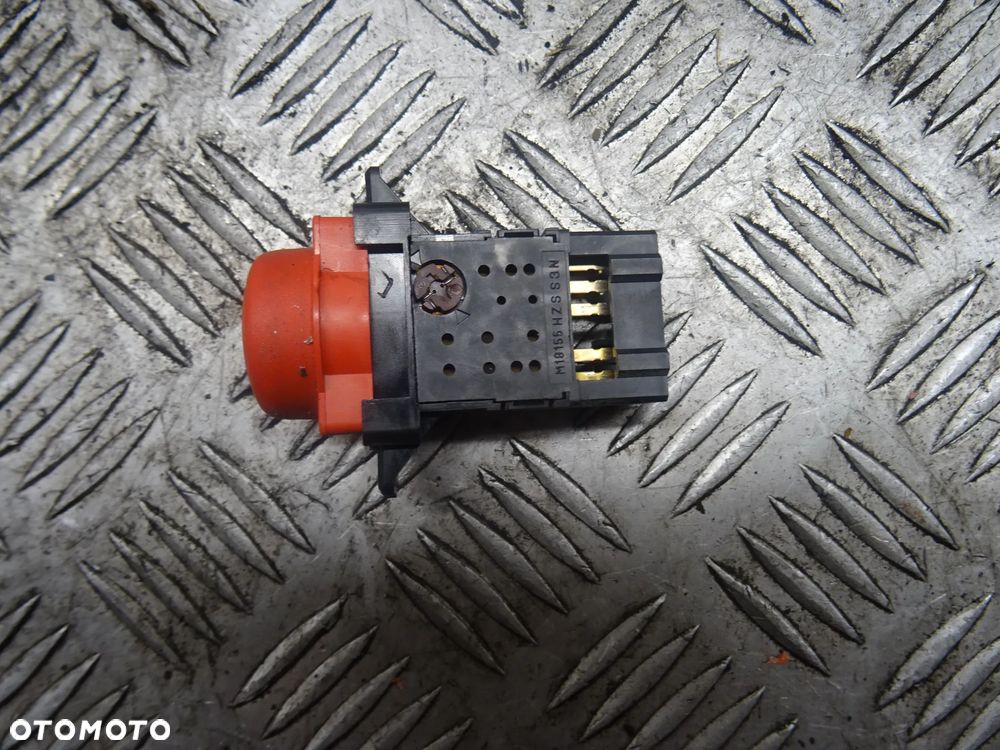 HONDA CIVIC VII HB 5D 1.7D PRZYCISK ŚWIATEŁ AWARYJNYCH - 2