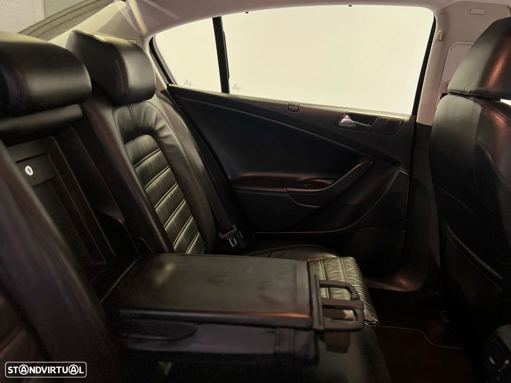 VW Passat 2.0 TDI Highline - 23