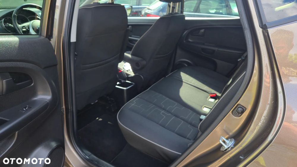 Kia Venga 1.4 CVVT Titanium Collection - 11