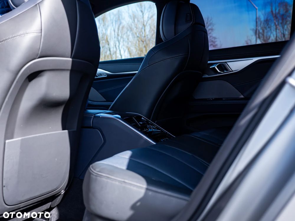 BMW Seria 8 - 33