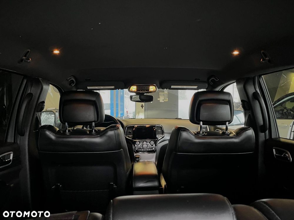 Jeep Grand Cherokee - 12
