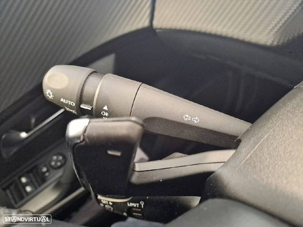 Peugeot 2008 1.2 Hybrid Allure e-DCS6 - 14