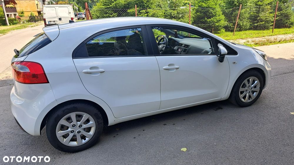 Kia Rio 1.2 L - 10
