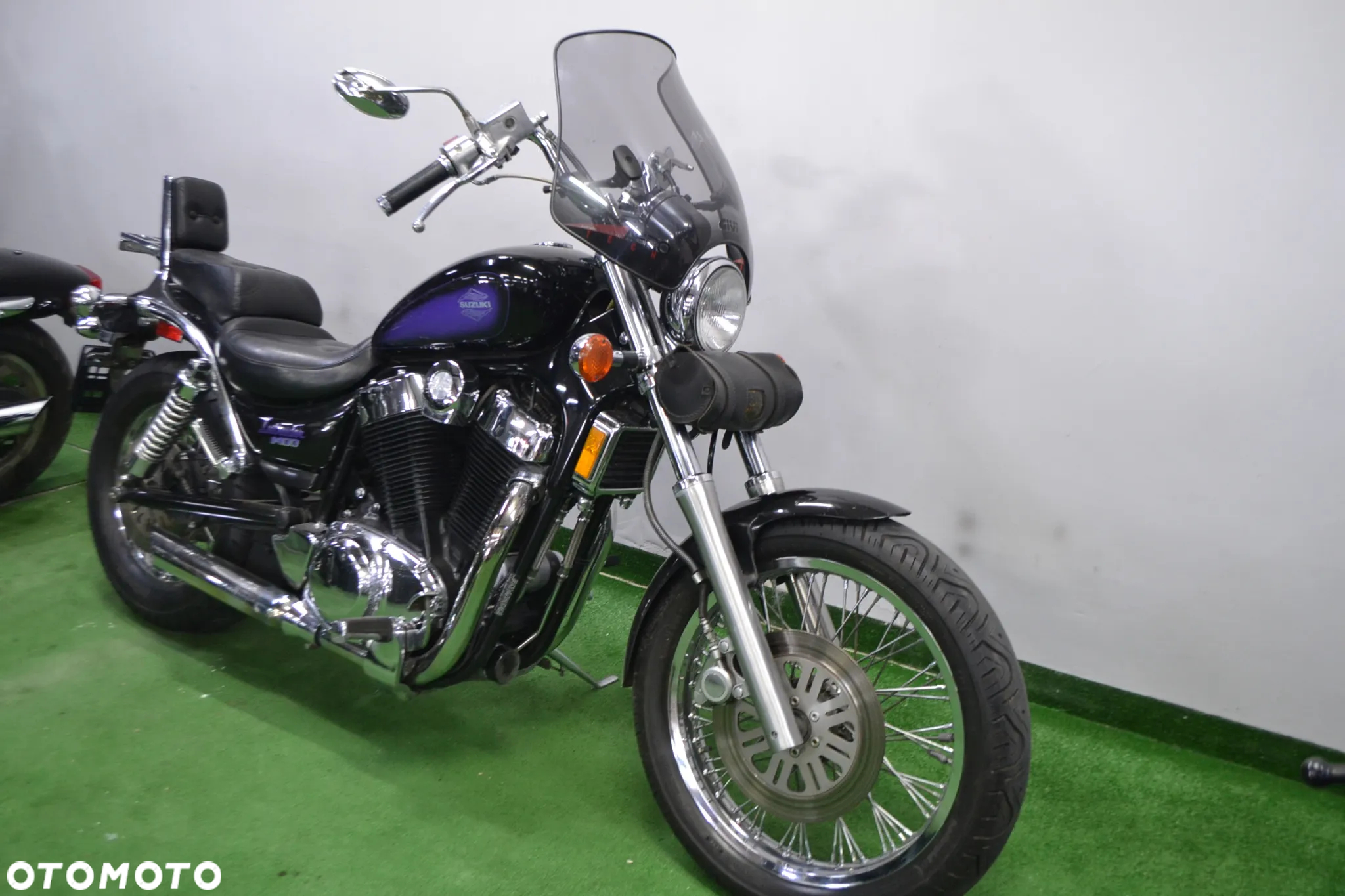 Suzuki Intruder - 3