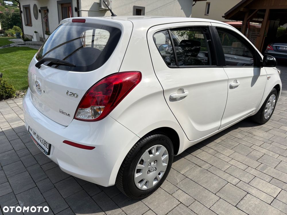 Hyundai i20 1.2 Trend - 12