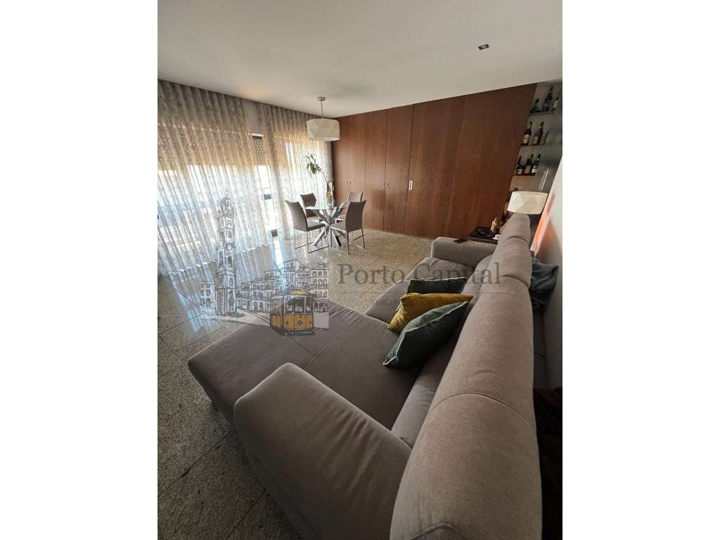 EXCELENTE APARTAMENTO T2+1 (MAIS ESCRITORIO), COM 3 FRENTES, VARAND... - Grande imagem: 4/24