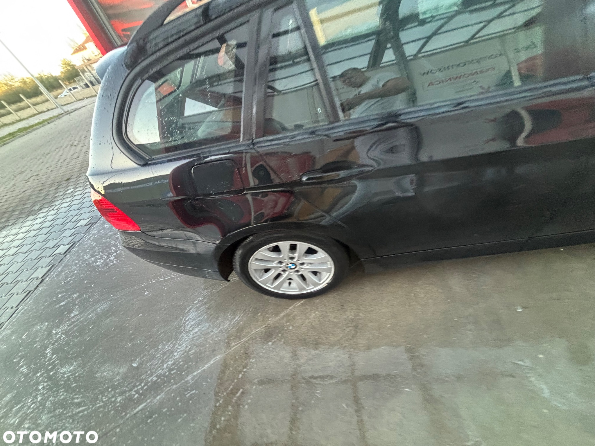 BMW Seria 3 318i Touring - 22