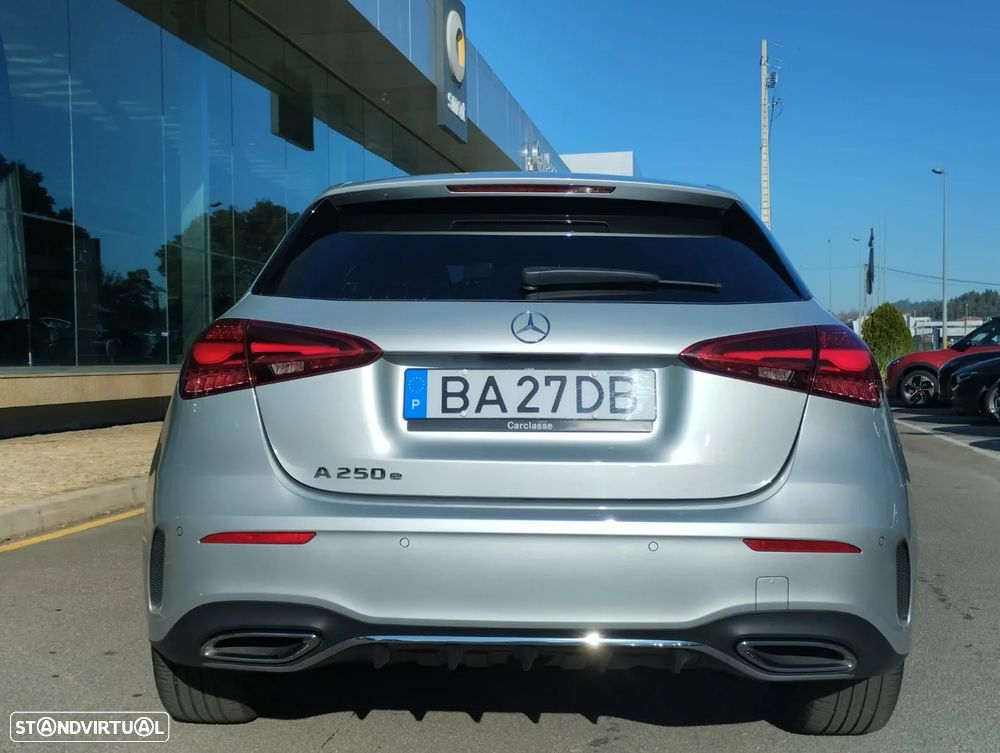 Mercedes-Benz A 250 e AMG Line - 12