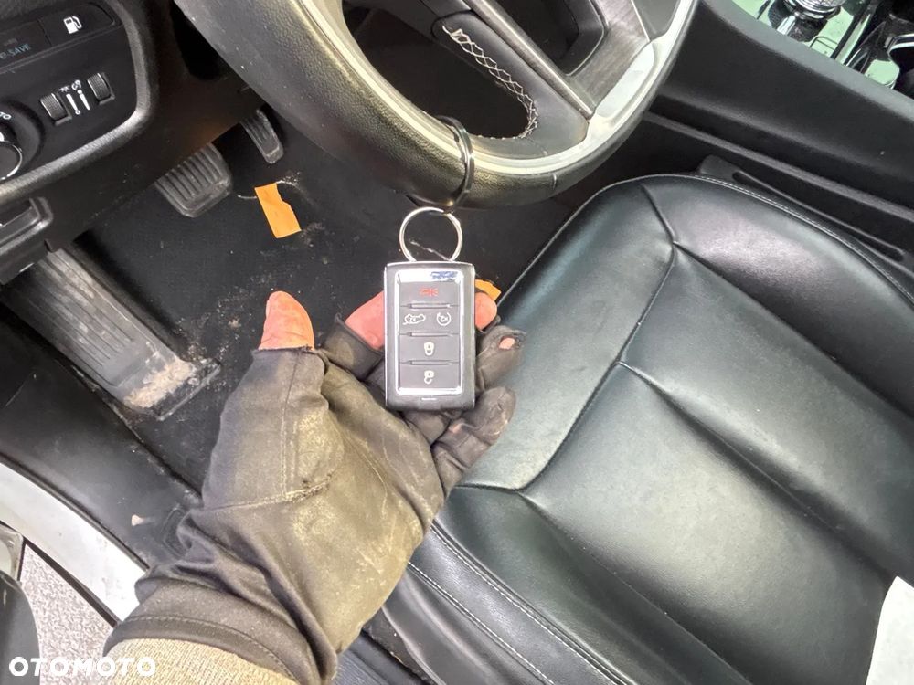 Jeep Grand Cherokee - 23