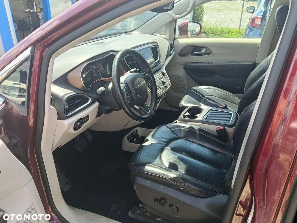 Chrysler Pacifica - 7