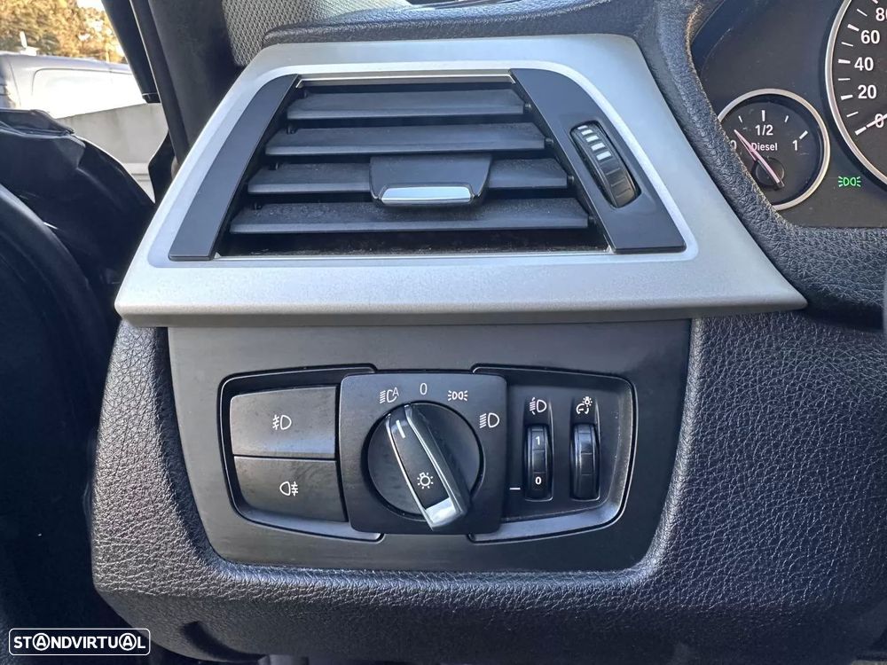 BMW 318 d Aut. Sport Line - 24