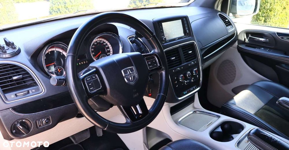 Dodge Grand Caravan - 21
