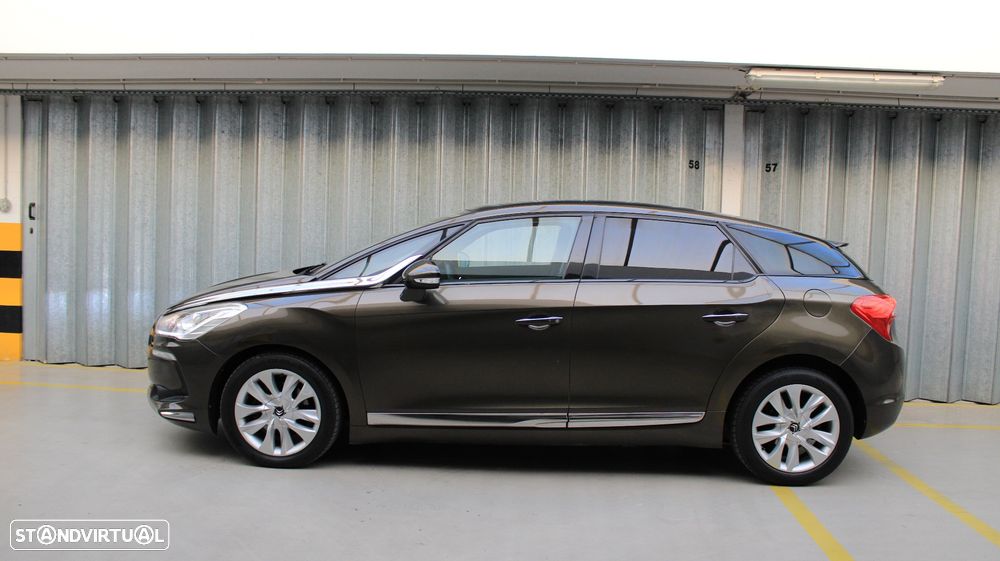 Citroën DS5 e-HDi 115 EGS6 SoChic - 42