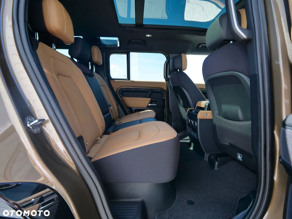 Land Rover Defender - 21