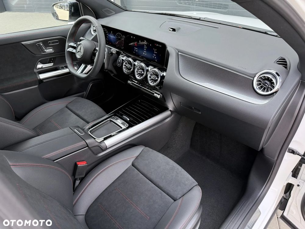 Mercedes-Benz GLA - 25