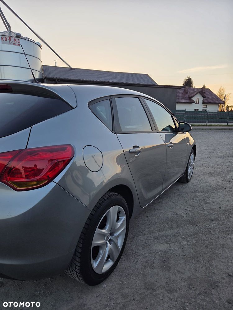 Opel Astra 1.4 ecoFLEX Cosmo - 11
