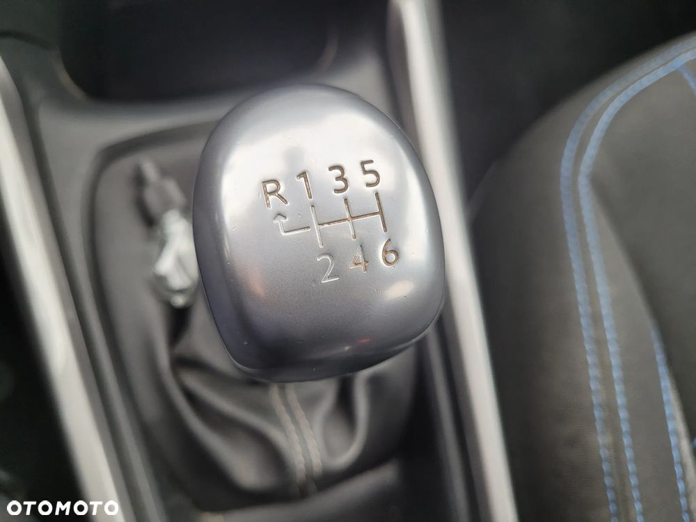 Peugeot 2008 1.2 Pure Tech GPF Style S&S - 10