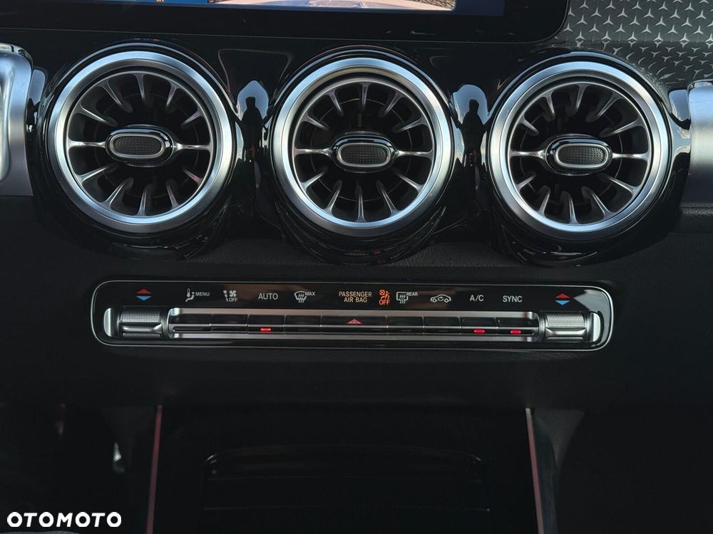 Mercedes-Benz GLB 200 AMG Line 7G-DCT - 22