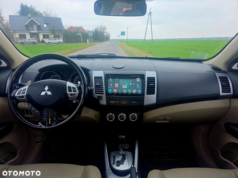 Mitsubishi Outlander 2.4 Instyle NAVI EU5 CVT - 10