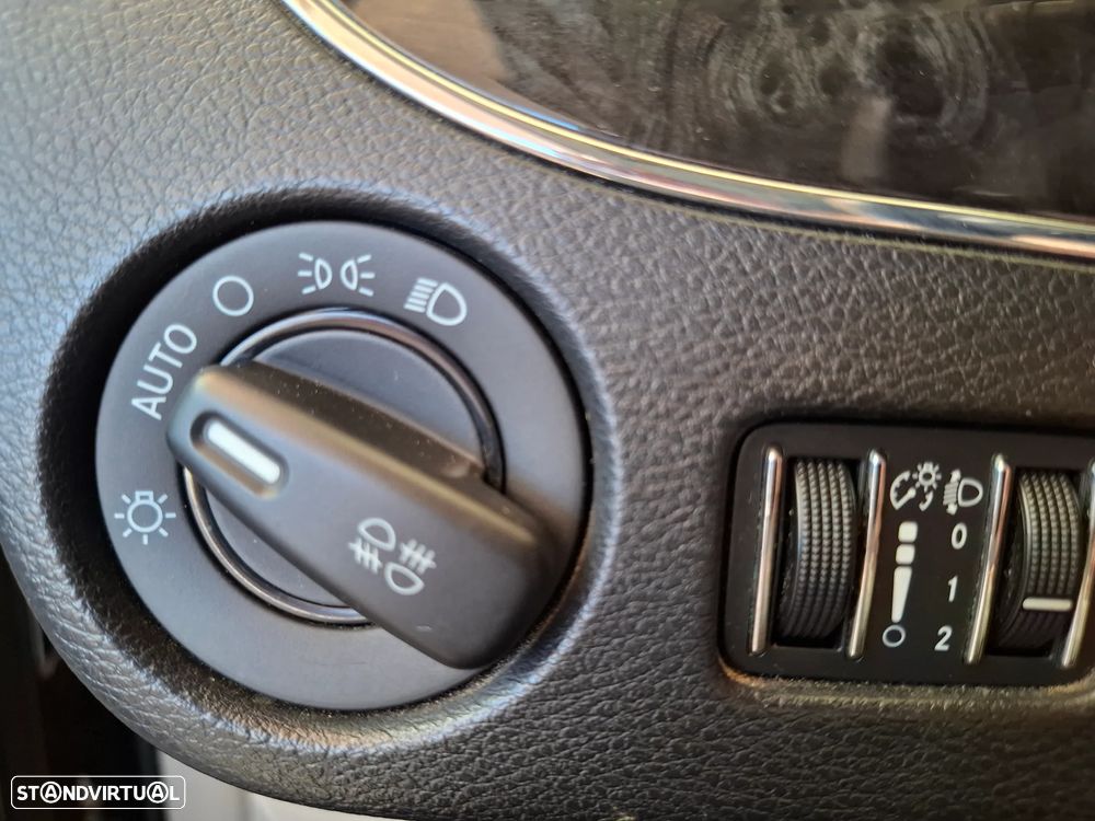 Lancia Voyager 2.8 CRD Gold - 20