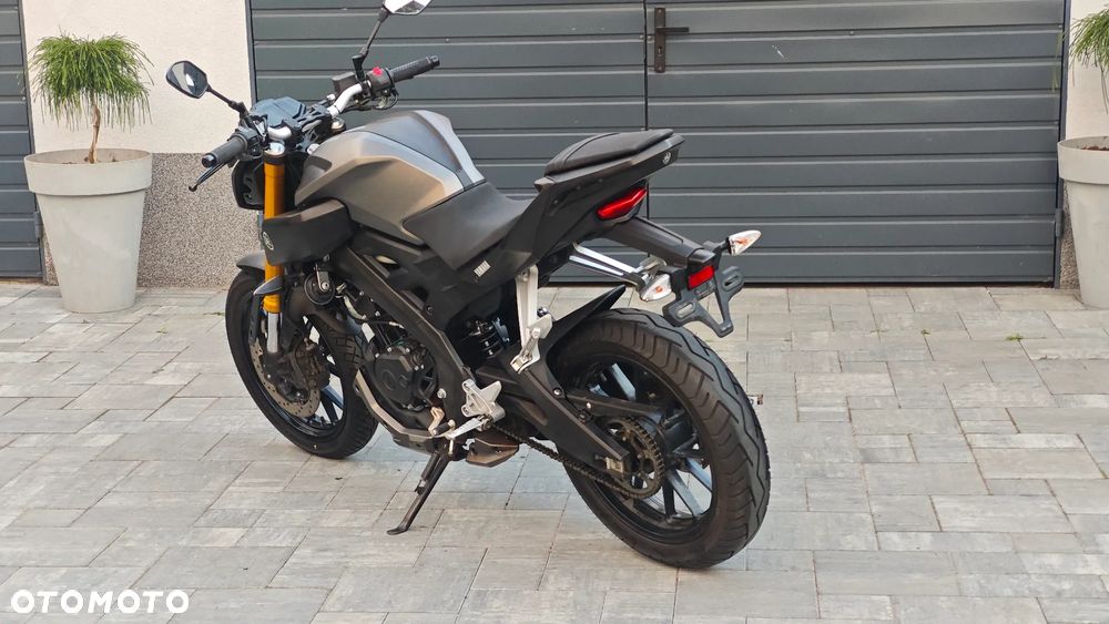 Yamaha MT - 33