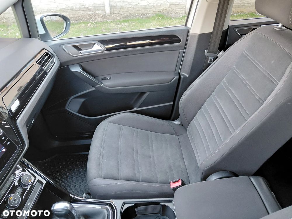 Volkswagen Touran - 16