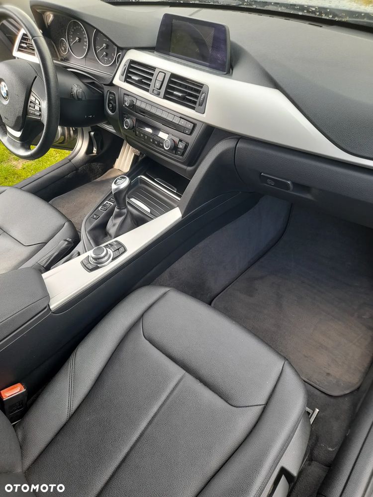 BMW Seria 3 320d Efficient Dynamics - 18
