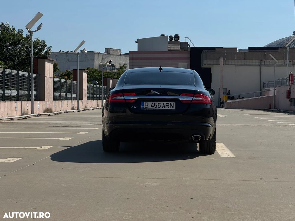 Jaguar XF 2.2D Luxury - 6