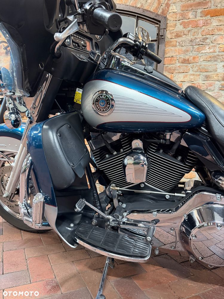 Harley-Davidson FLH Electra Glide - 23
