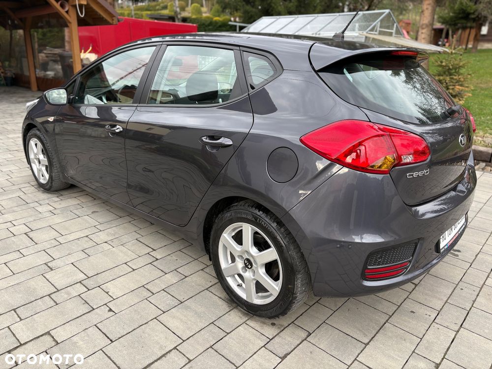 Kia Ceed - 16