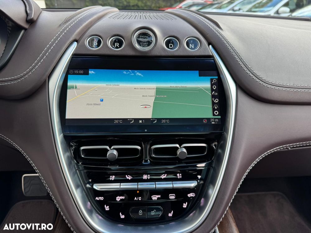 Aston Martin DBX - 24