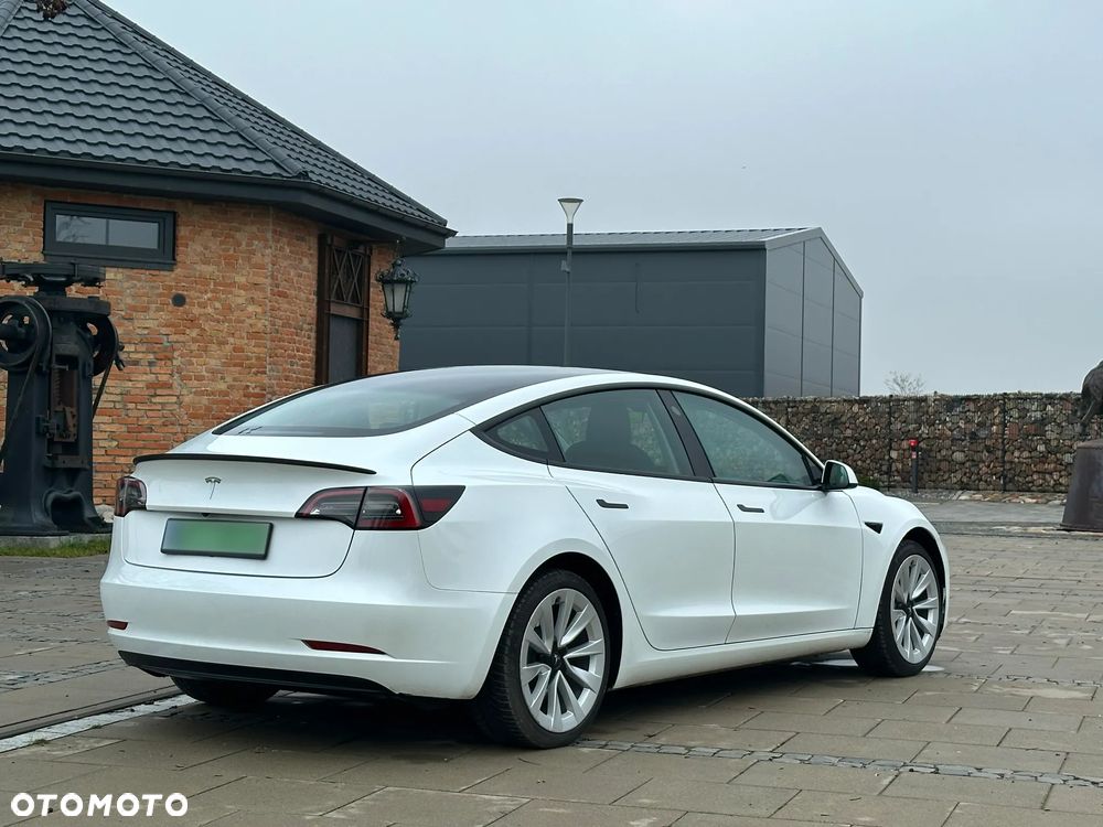 Tesla Model 3 - 3