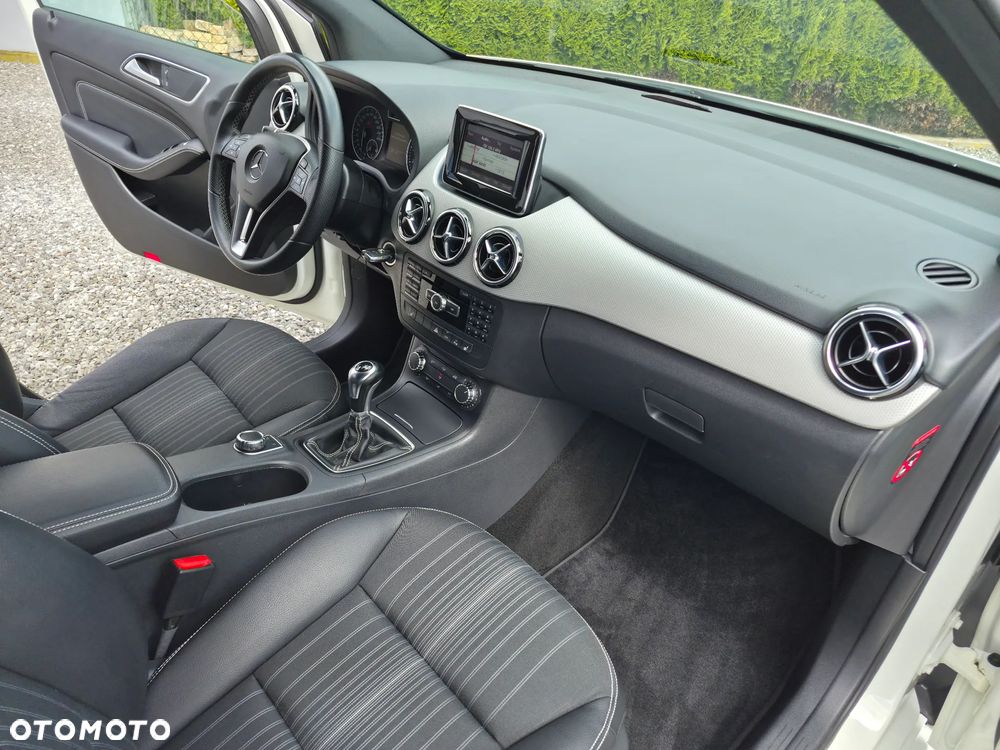 Mercedes-Benz Klasa B 180 BlueEFFICIENCY Edition Style - 26