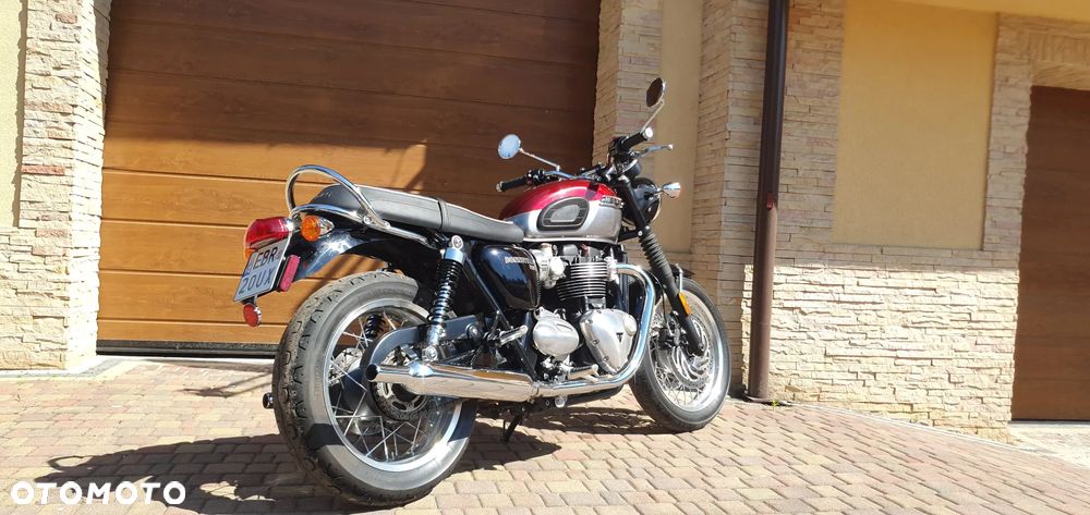 Triumph Bonneville - 6