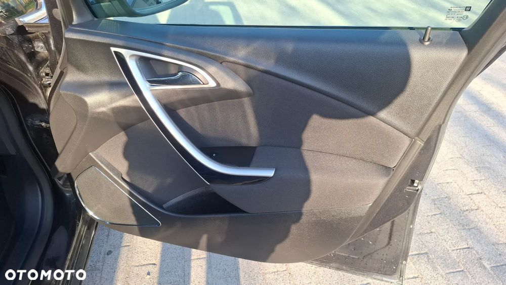 Opel Astra 1.6 Turbo 150 Jahre - 12
