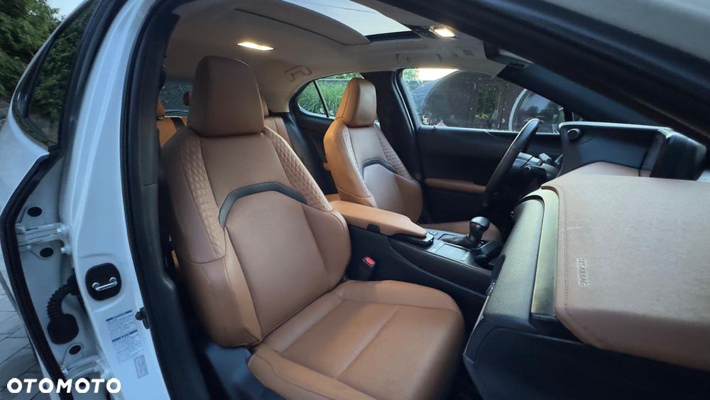 Lexus UX - 32