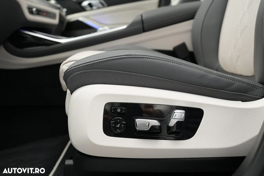 BMW X7 M60i xDrive AT MHEV - 12