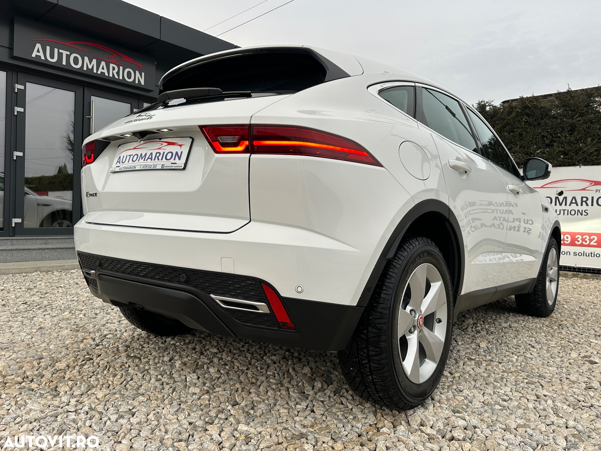 Jaguar E-Pace D165 AWD R-Dynamic - 8