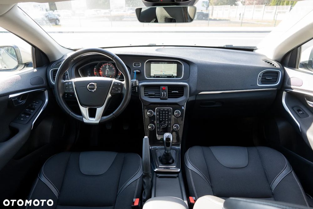 Volvo V40 T2 Drive-E Momentum - 25