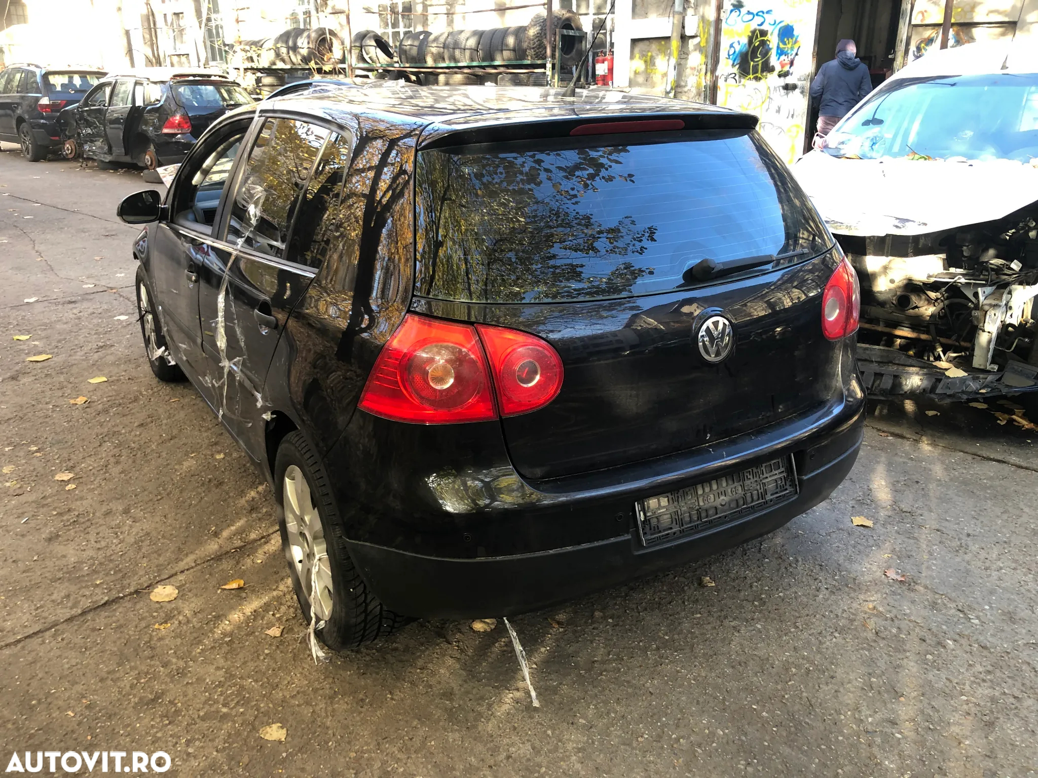 Dezmembrez VW Volkswagen Golf 5 negru 2006 1.4 benzina - 6