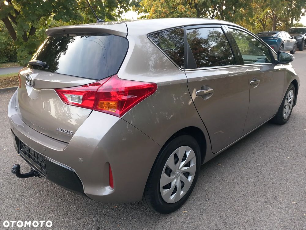 Toyota Auris 1.4 D-4D Premium Comfort - 4