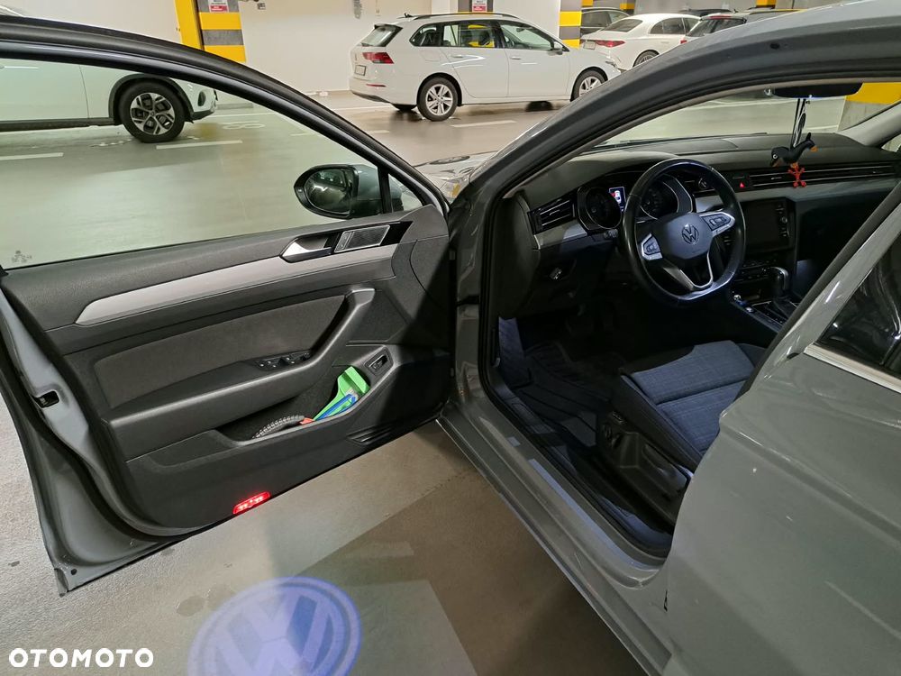 Volkswagen Passat - 11