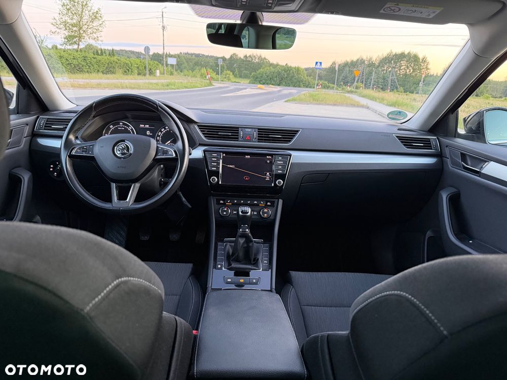 Skoda Superb 2.0 TDI Sportline - 11