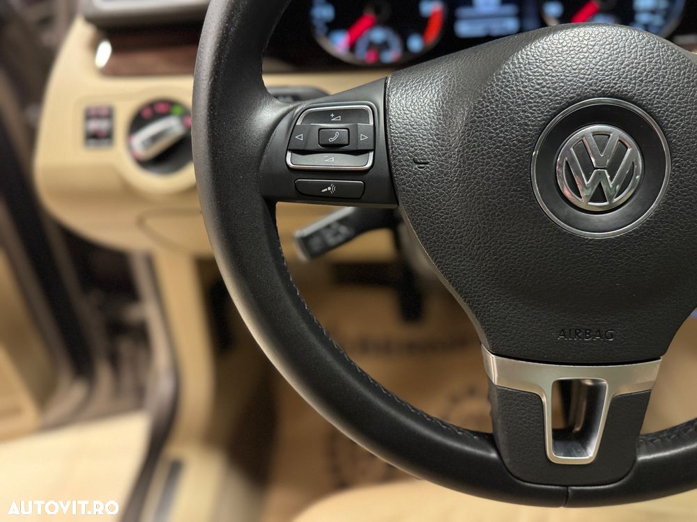 Volkswagen Passat 2.0 TDI Highline - 16