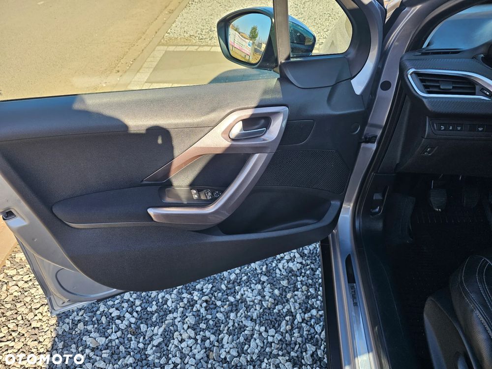 Peugeot 2008 1.2 Pure Tech Style S&S - 15
